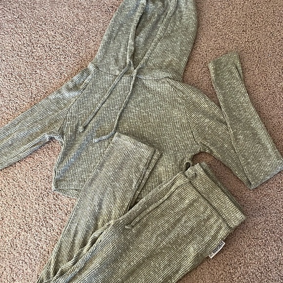 Army green Gymshark set - Picture 1 of 3